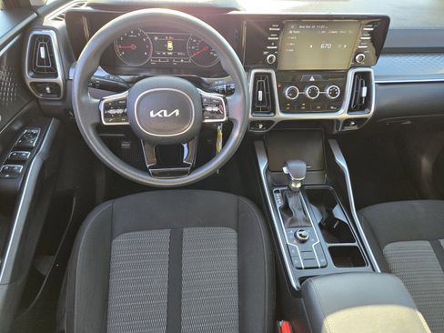 Certified 2022 Kia Sorento LX image 13