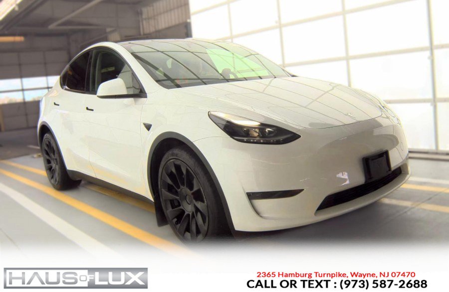 Used 2024 Tesla Model Y Long Range AWD/4WD image 1