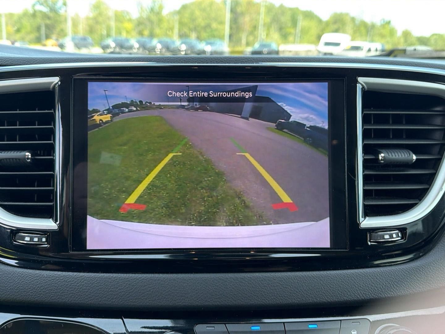 Used 2024 Chrysler Pacifica Touring-L FWD image 19