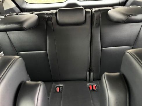 Certified 2025 Toyota Highlander XLE image 9