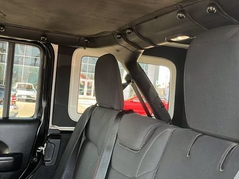 Used 2023 Jeep Wrangler Unlimited Rubicon w/ LED Lighting Group AWD/4WD image 18