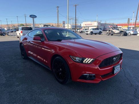 Used 2015 Ford Mustang Coupe RWD image 2