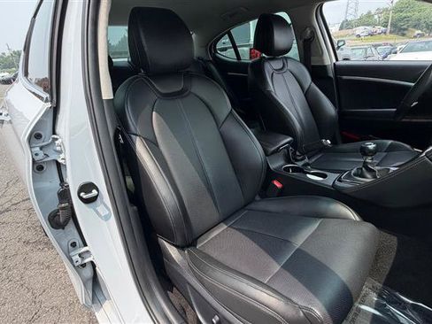 Used 2020 Genesis G70 2.0T Sport RWD image 16