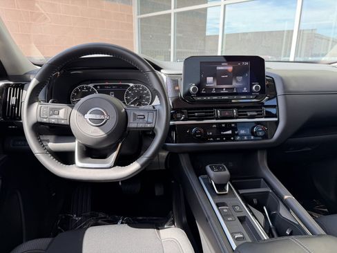 Used 2025 Nissan Pathfinder SV FWD image 16