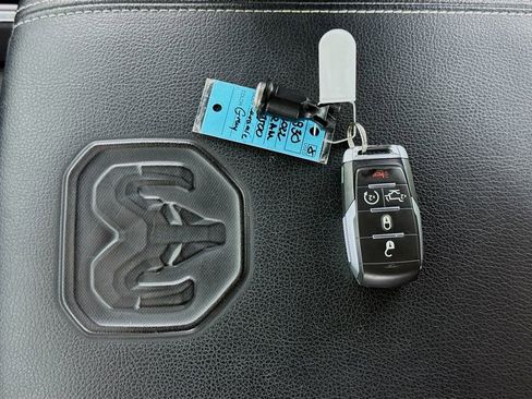 Used 2022 RAM 1500 Laramie AWD/4WD image 31