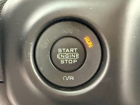 Used 2023 Jeep Wrangler Unlimited Sahara image 30