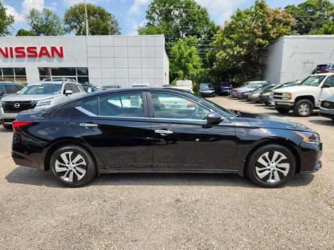 Certified 2025 Nissan Altima 2.5 S FWD image 6