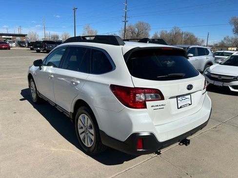 Used 2018 Subaru Outback 2.5i Premium image 5