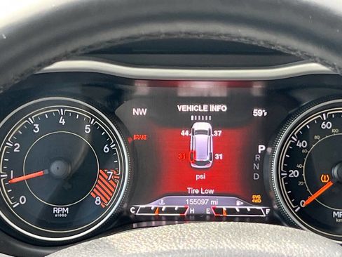 Used 2015 Jeep Cherokee Trailhawk w/ Leather Interior Group AWD/4WD image 13