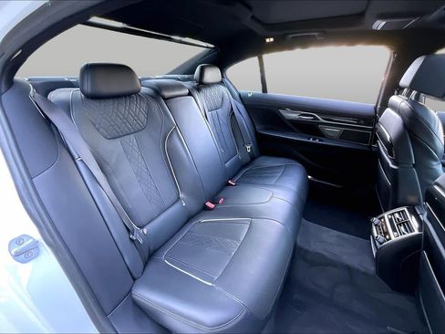 Used 2019 BMW 750i xDrive w/ M Sport Package AWD/4WD image 19