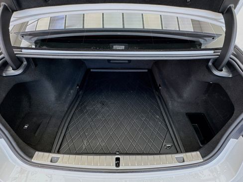 Used 2022 BMW 740i w/ M Sport Package image 18