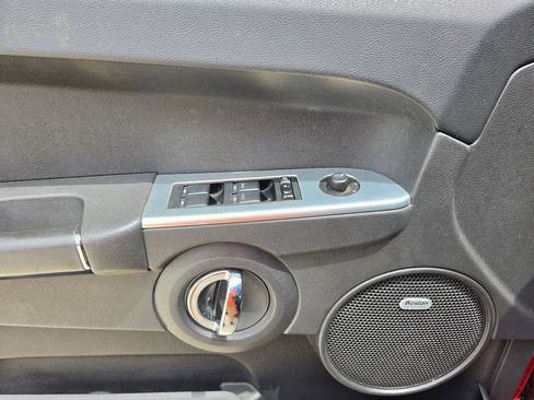 Used 2010 Jeep Commander Sport w/ Sun/Sound Group AWD/4WD image 25