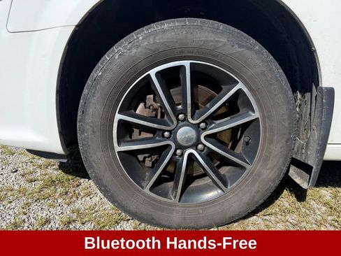 Used 2015 Dodge Grand Caravan SXT FWD image 11