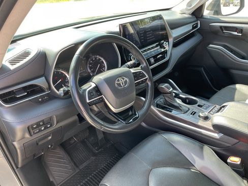 Certified 2022 Toyota Highlander Limited image 10