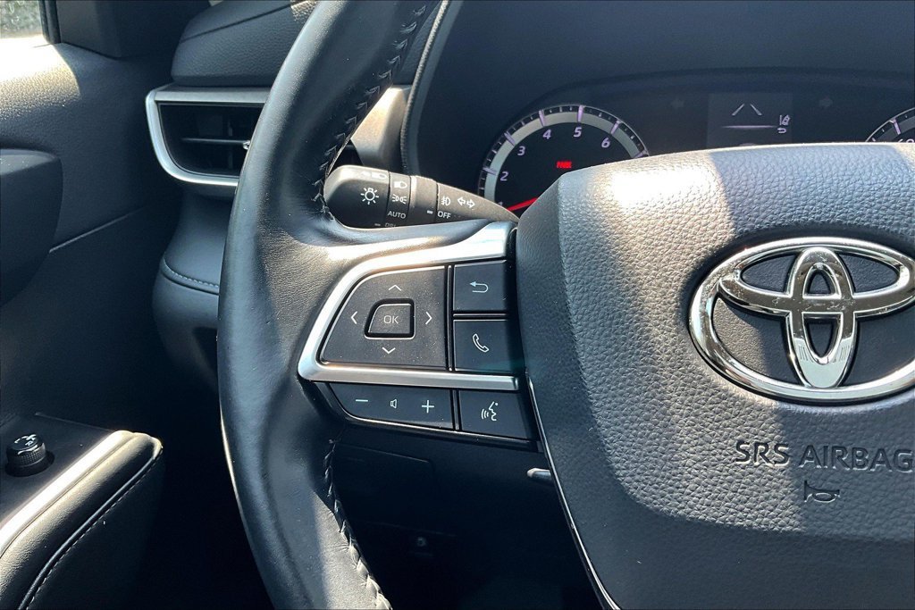 Used 2021 Toyota Highlander LE AWD/4WD image 24