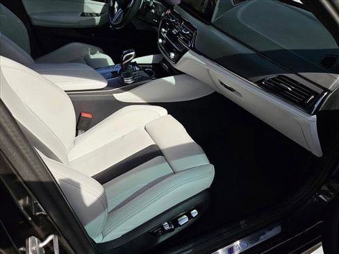 Used 2023 BMW M5 w/ Executive Package image 21