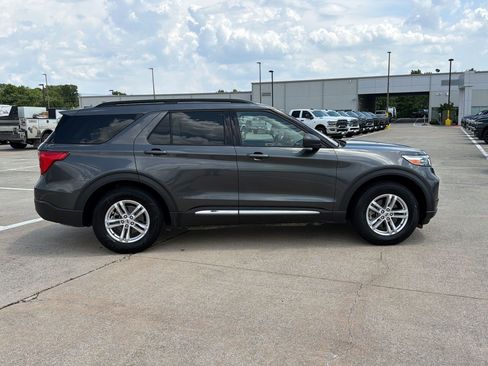 Used 2020 Ford Explorer XLT w/ Equipment Group 202A RWD image 8