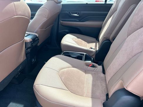 Used 2025 Toyota Grand Highlander MAX Platinum image 18