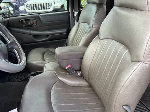 Used 2003 Chevrolet S10 Pickup LS image 11