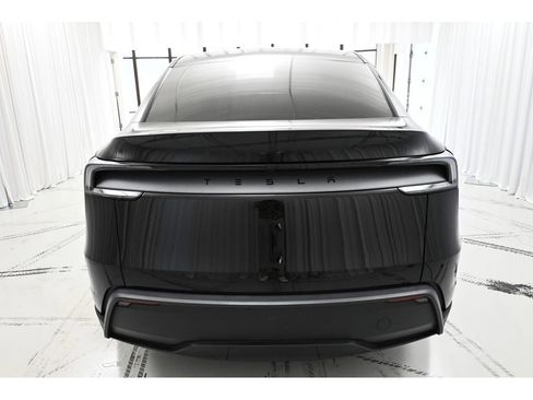 Used 2026 Tesla Model Y Long Range RWD image 7
