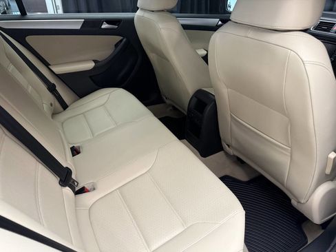 Used 2013 Volkswagen Jetta SE FWD image 20