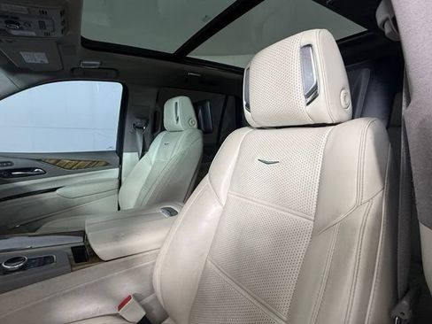 Used 2021 Cadillac Escalade Premium Luxury Platinum AWD/4WD image 18