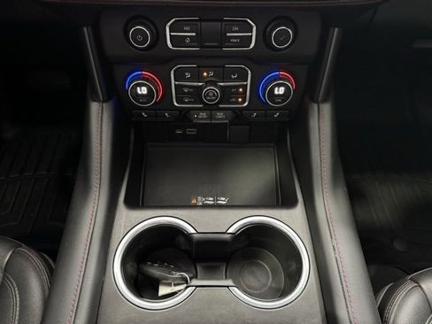 Used 2022 Chevrolet Suburban RST w/ Sport Performance Package image 25