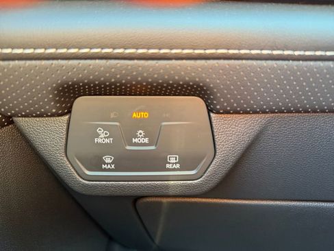 Used 2024 Volkswagen Atlas SE image 18