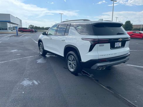 Used 2026 Chevrolet Traverse LT AWD/4WD image 3