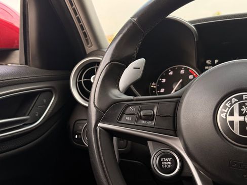 Used 2017 Alfa Romeo Giulia w/ Sport Appearance Package RWD image 28