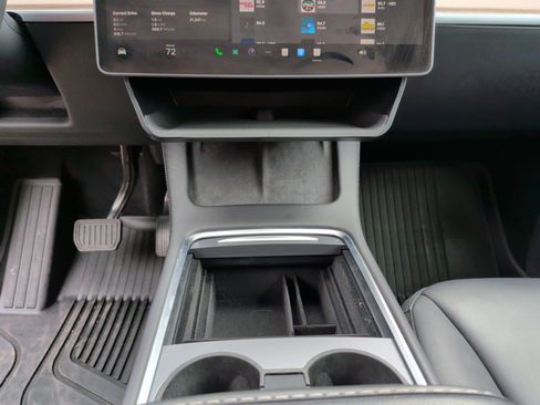 Used 2024 Tesla Model Y Long Range image 29