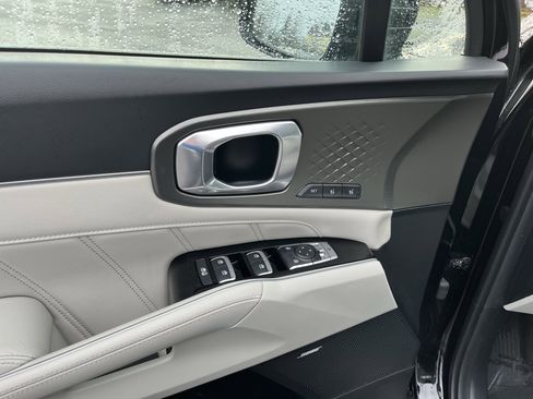 Used 2023 Kia Sorento SX Prestige image 18