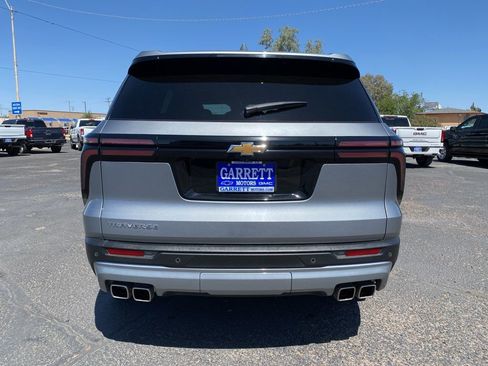 Used 2025 Chevrolet Traverse LT FWD image 24