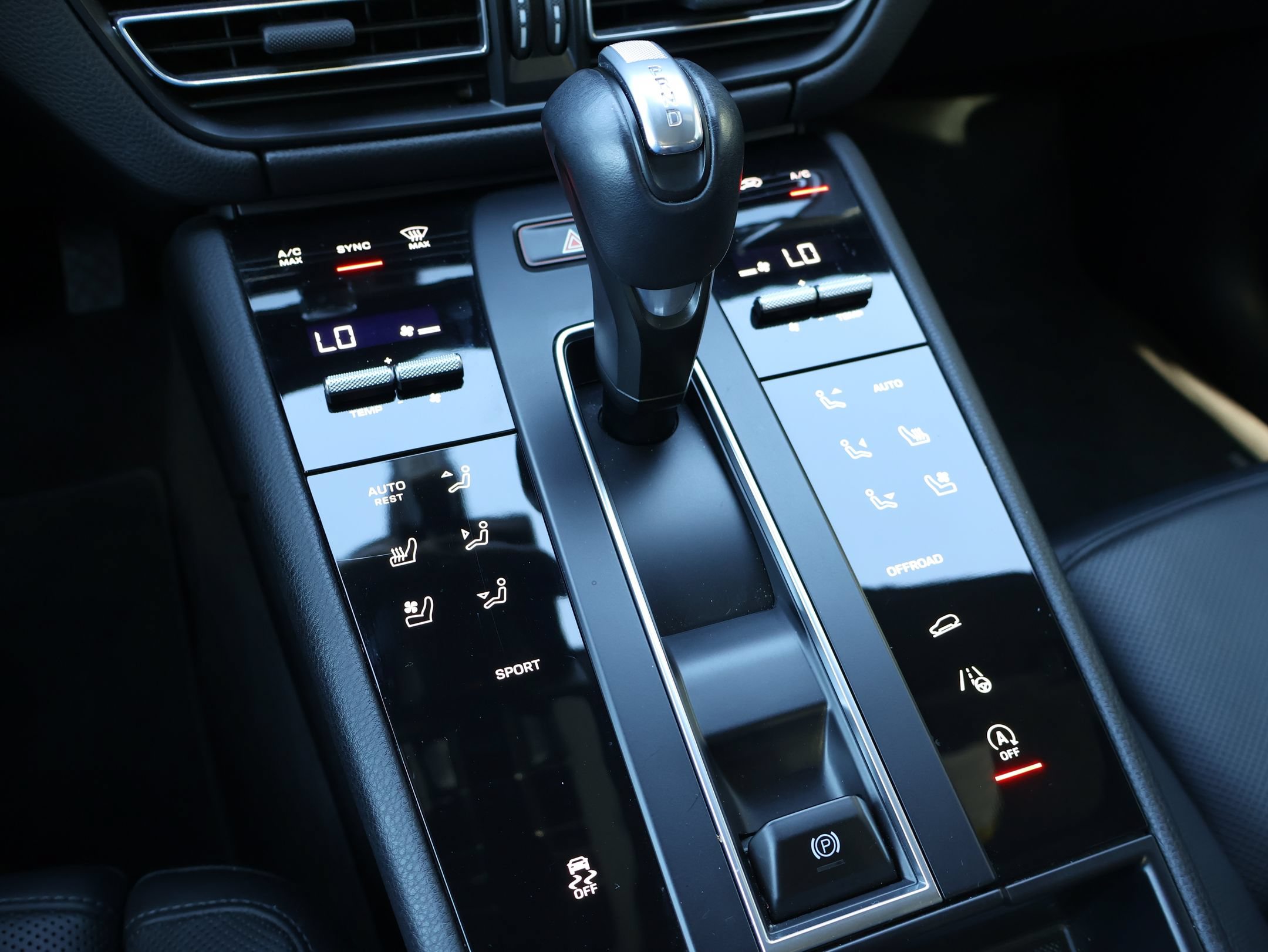 Used 2023 Porsche Macan AWD/4WD image 26