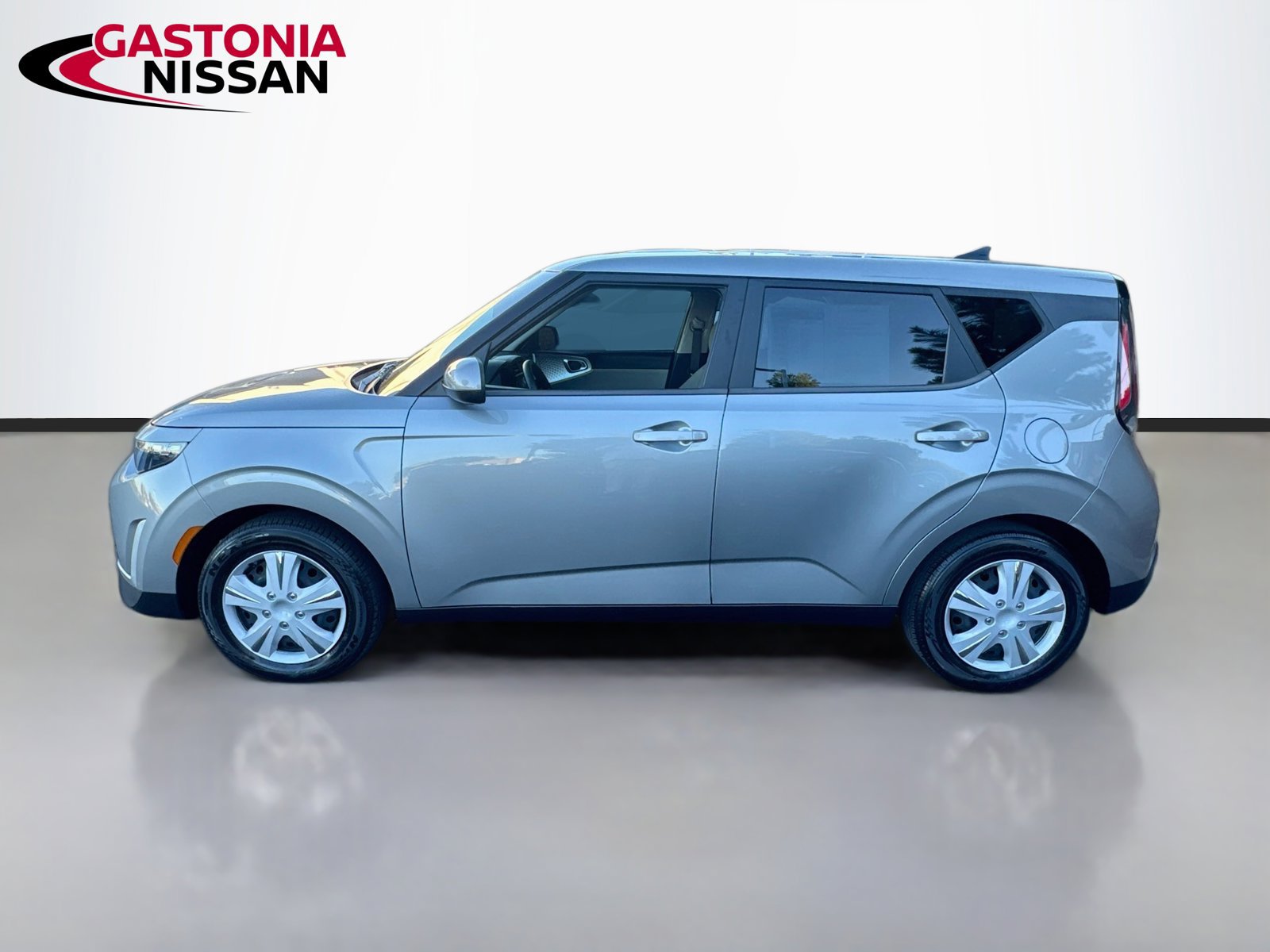Used 2023 Kia Soul LX FWD image 5