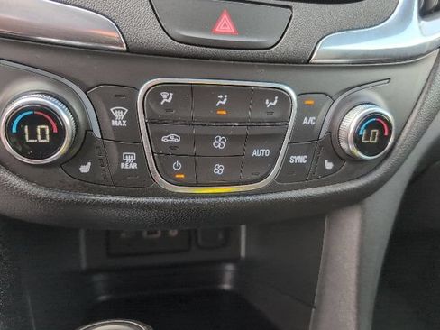Used 2020 Chevrolet Equinox LT w/ Driver Convenience Package FWD image 30