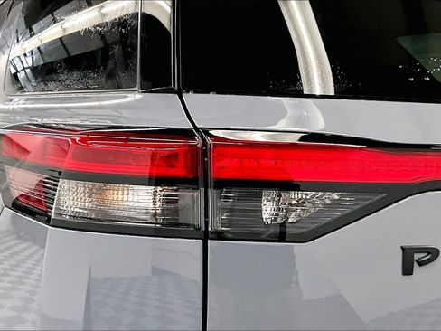 New 2025 Nissan Pathfinder Platinum w/ Lighting Package (N93) AWD/4WD image 18