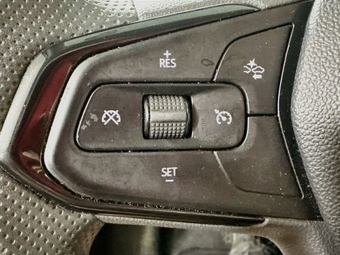 Used 2025 Chevrolet Trax LT FWD image 22