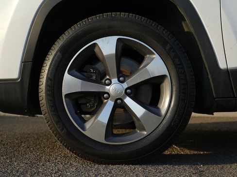 Used 2019 Jeep Cherokee Limited AWD/4WD image 13