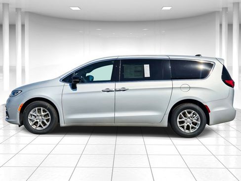 New 2026 Chrysler Pacifica Select FWD image 6