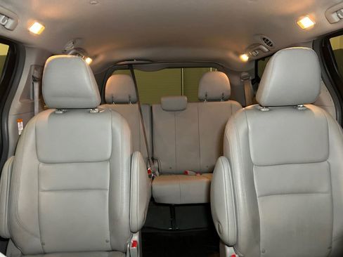 Used 2019 Toyota Sienna XLE Premium image 18