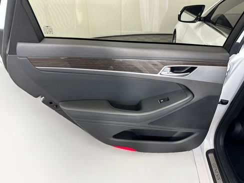 Used 2019 Genesis G80 3.8 RWD image 26