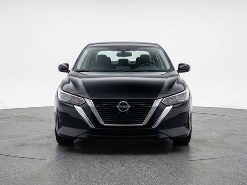 Used 2025 Nissan Sentra SV image 2