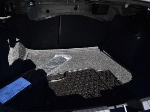 Used 2025 Volkswagen Jetta SE w/ Sunroof Package image 24