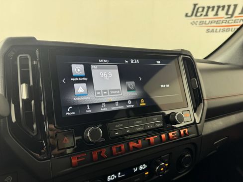 Used 2025 Nissan Frontier PRO-4X AWD/4WD image 16