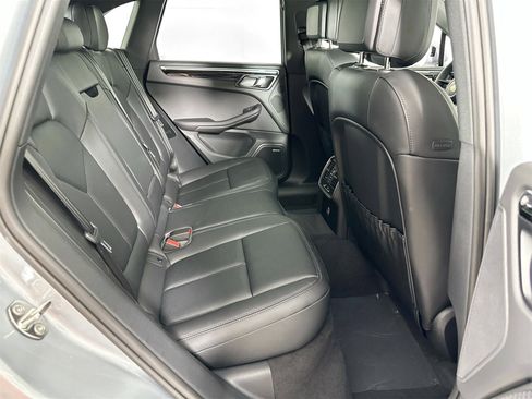 Certified 2025 Porsche Macan image 28