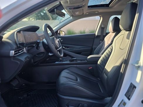 New 2025 Hyundai Elantra Limited image 9