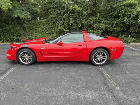 Used 2001 Chevrolet Corvette Coupe w/ Preferred Equipment Group1 RWD image 8