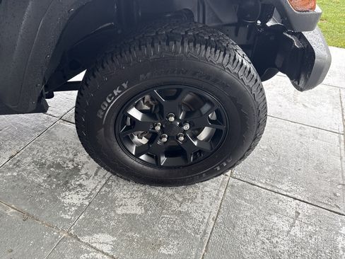 Used 2022 Jeep Wrangler Unlimited Sport AWD/4WD image 12