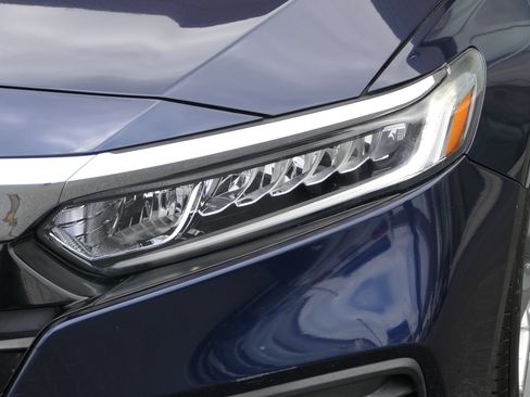 Used 2018 Honda Accord LX image 9